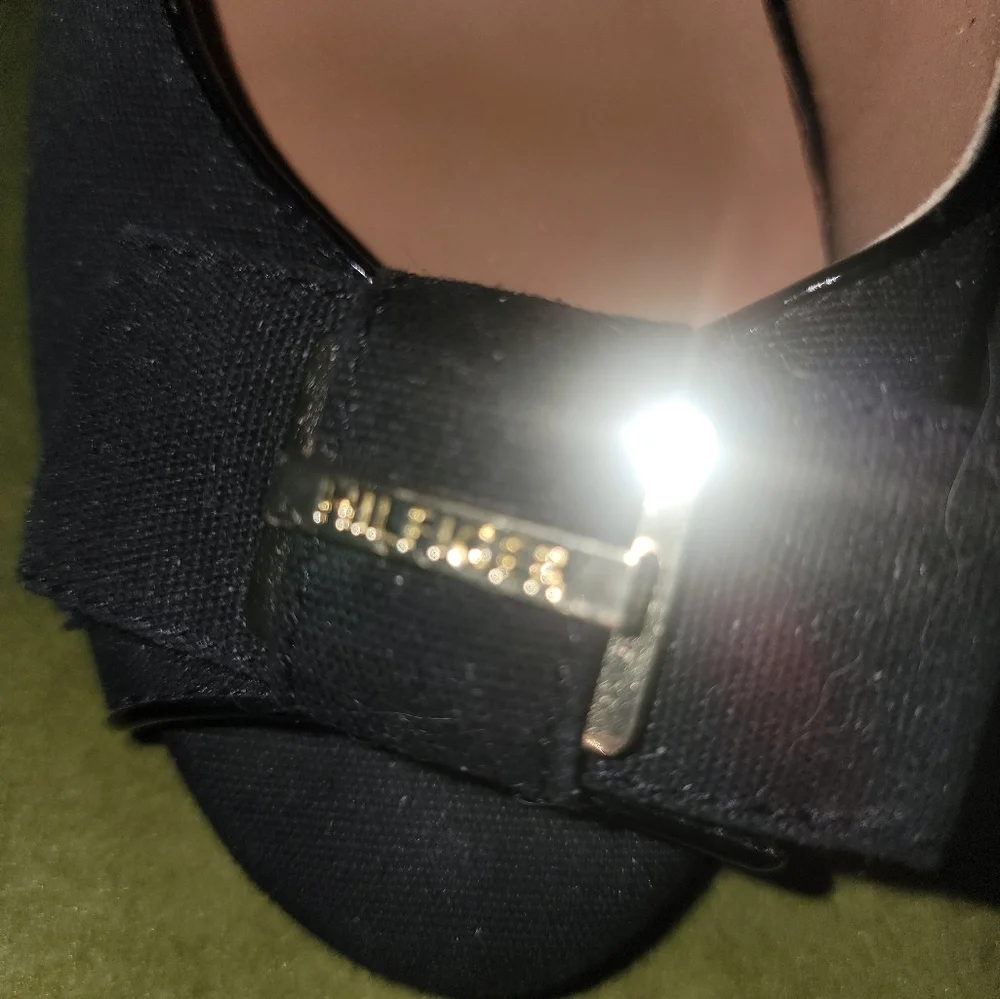 Misses sz 8.5 Tommy Hilfiger black Strap Cork wedge Heels open toe sandals.